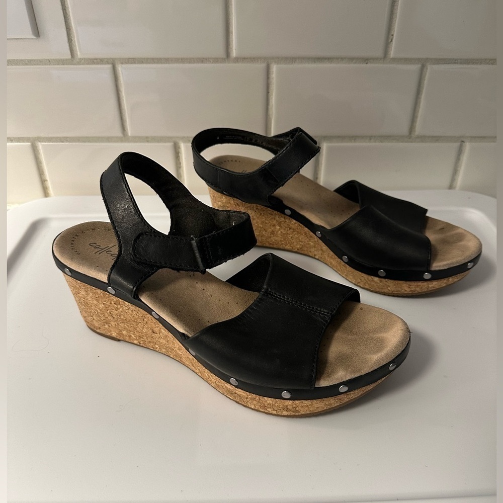 CLARKS 10 Annadel clover black leather 3" woman coastal studded summer wedge